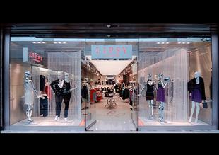 Lipsy Window