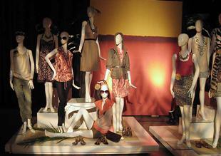 Loft Solar Mannequins Frame 11
