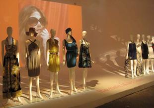 Loft Solar Mannequins Frame 15