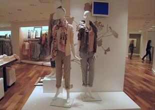 Loft Solar Mannequins Frame 6