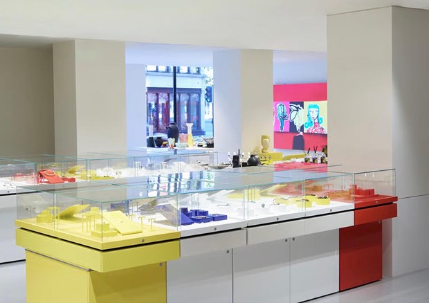 Harvey Nichols 125_1