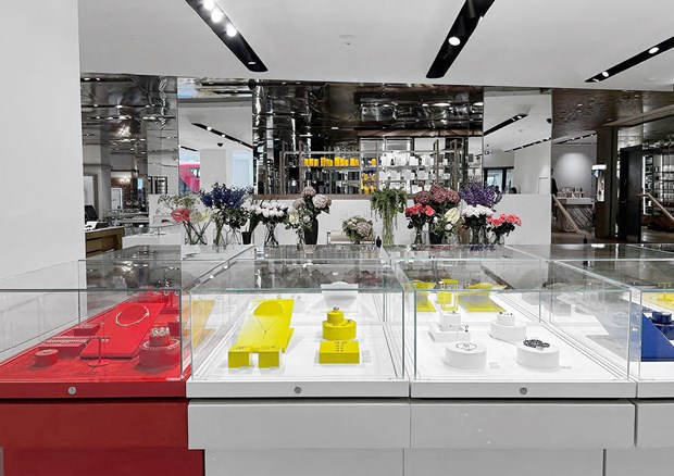 Harvey Nichols 125_2