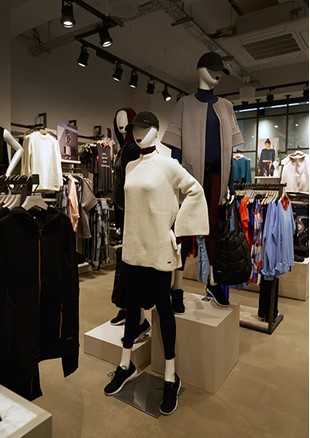 Sweaty Betty 4 Universal Display