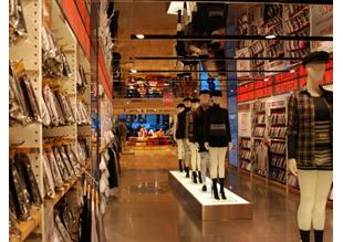Uniqlo Fifth Avenue store New York 2011 frame 3