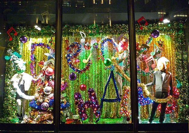Harvey Nichols Christmas Window 2010 frame 13