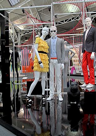 Universal Display Stand 2011 Mannequins  Couples 6